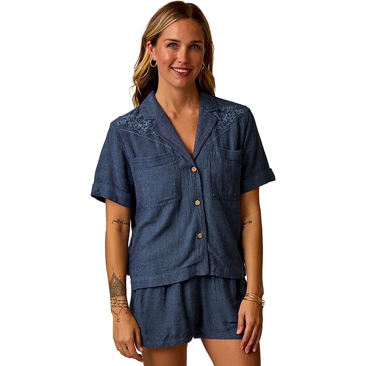 Carve Designs Carve Designs Women's Luca Linen Shirt in Captain Chambray - Size: Medium - $54.56 at Steep and Cheap