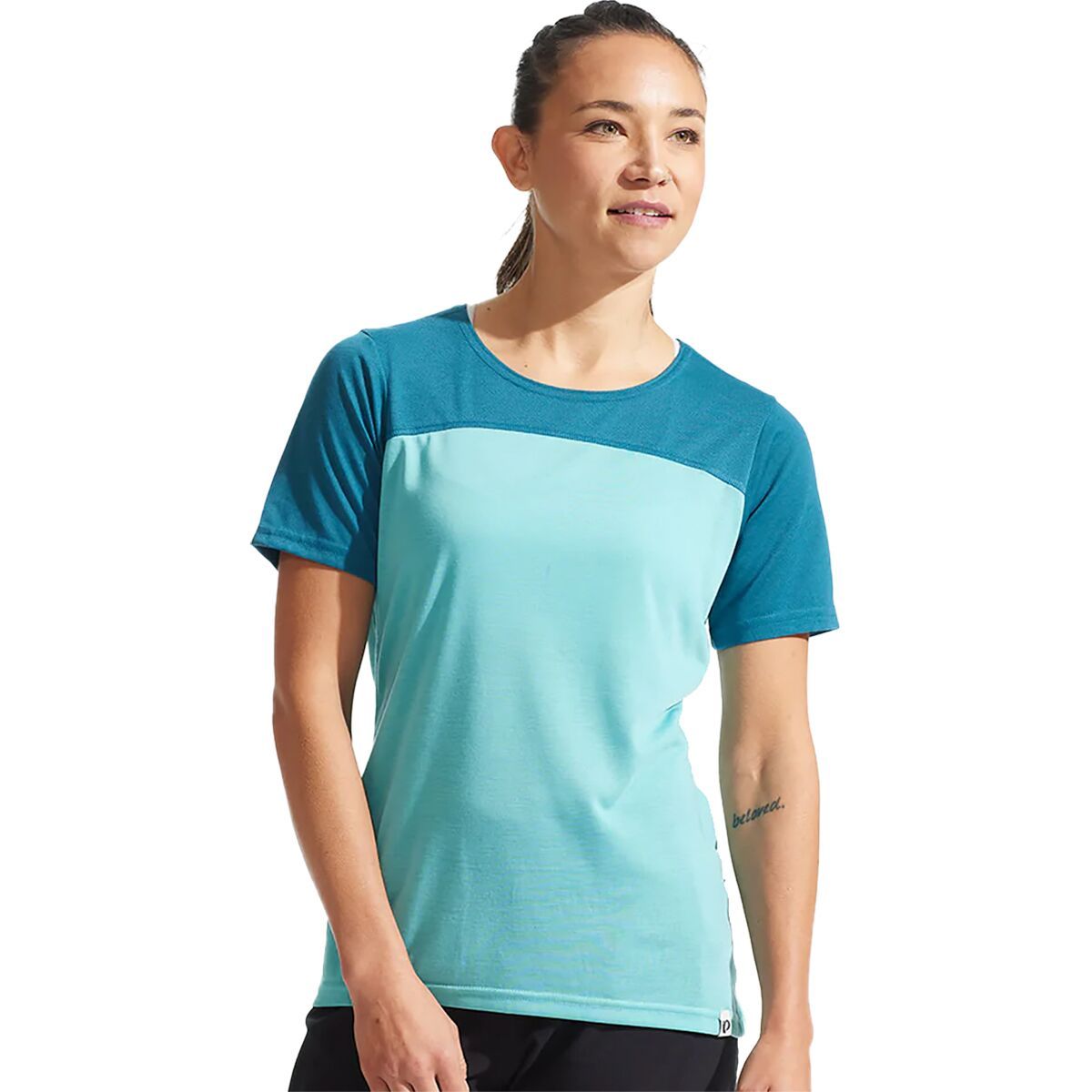 PEARL iZUMi Women's Canyon Short-Sleeve Jersey in Nightshade / Camp Green Trail - Size: XS