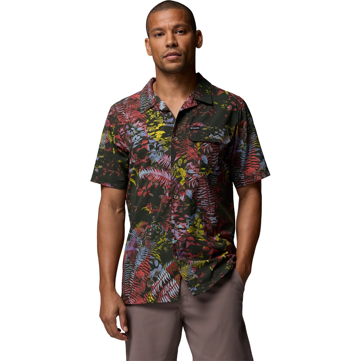 Columbia Men's Tech Trail Utility Printed Woven Short-Sleeve Shirt in Washed Red / Geofern Greenscape - Size: Medium