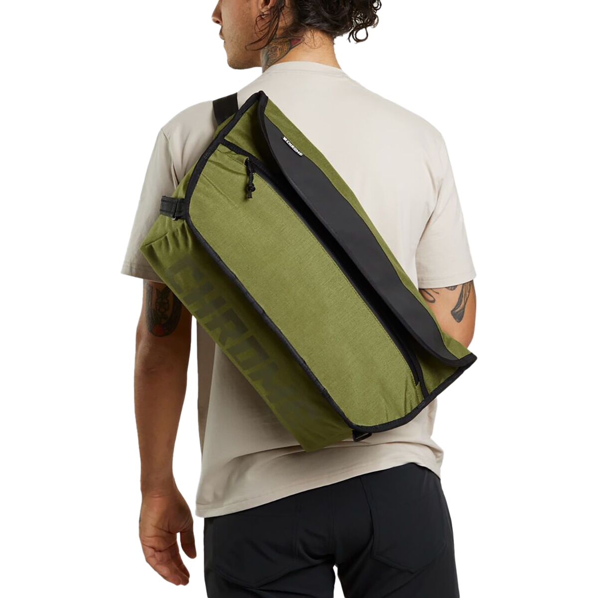 CHROME SIMPLE MESSENGER バッグ レビュー】CHROME SIMPLE MESSENGER BAG ～デジタルガジェット対応