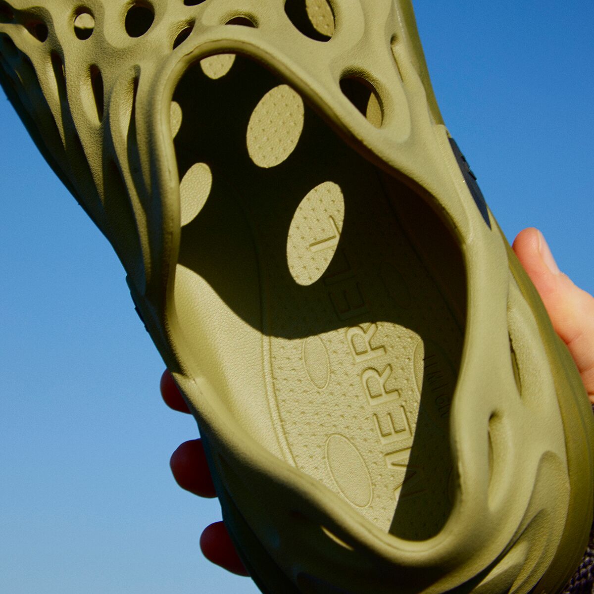 靴 MERRELL HYDRO NEXT GEN MOC Merrell's Hydro Next Gen Moc Is a Genius Foam Slip-On