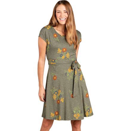 cue shirt dress Cue The Casual T-shirt Midi Dress in Sage Curves 1XL / Sage