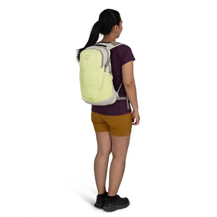 frost white osprey daylite plus – Wildernest Inc a small zippered front slash pocket Osprey - Daylite Plus -